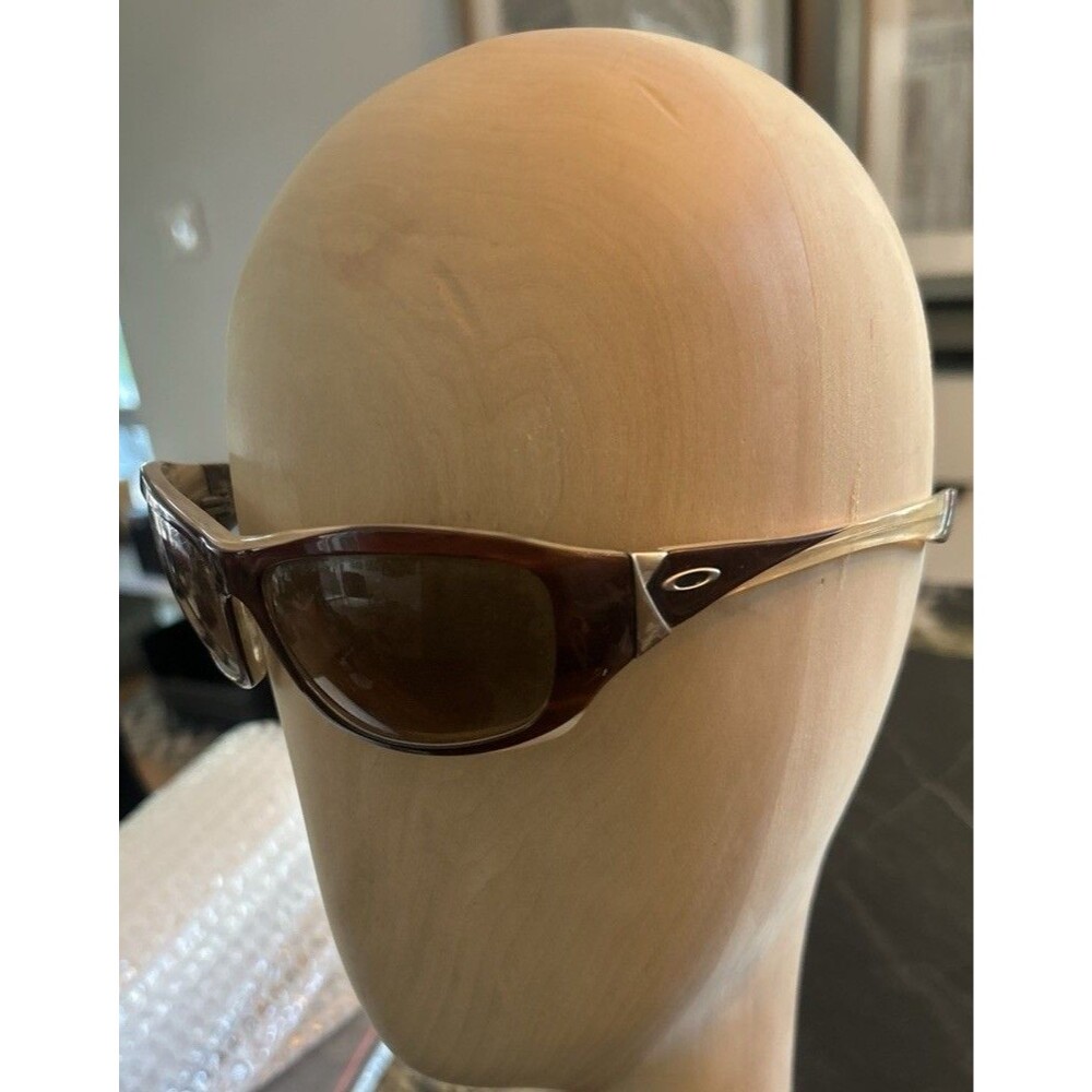 Oakley Women’s Sunglasses Model Disobey Lens Are Scratched